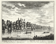 135729 Gezicht over de Vecht bij Breukelen op het huis Hofwerk, uit het zuiden, met rechts op de achtergrond het huis ...